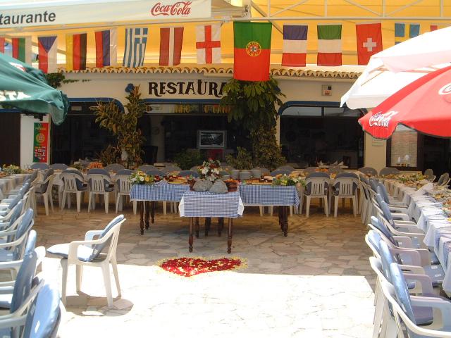 gal/Newsletters/July_2004/Wedding feast with flags!.jpg